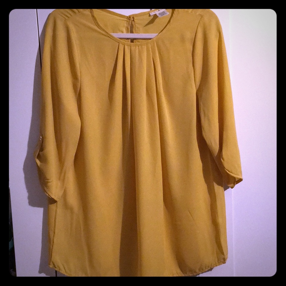 Mustard lightweight top